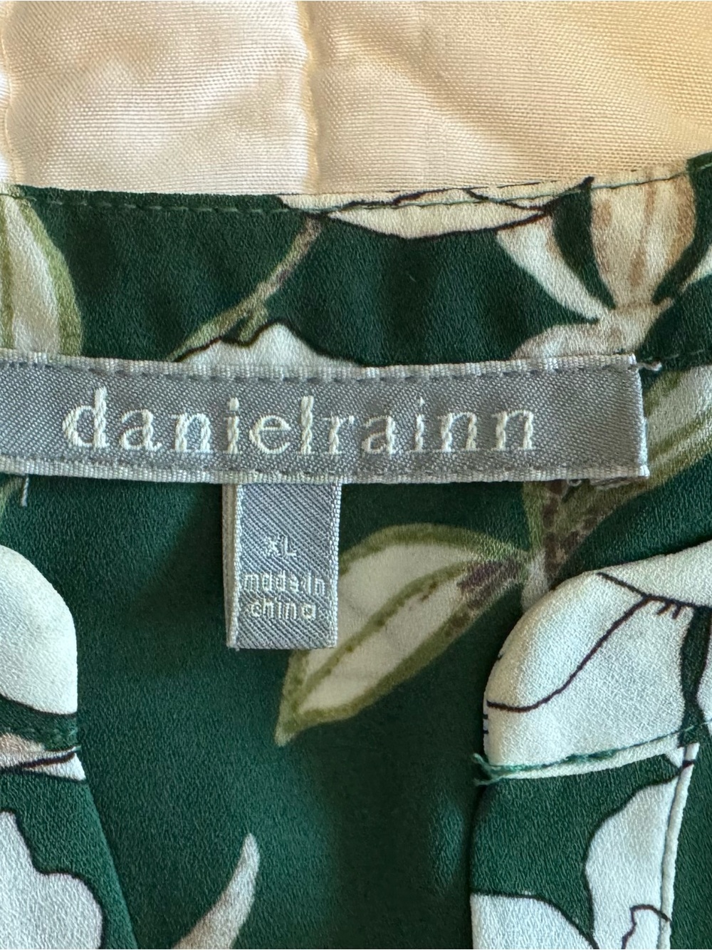 Daniel Rainn Green Floral V-Neck Blouse - Picture 3 of 5
